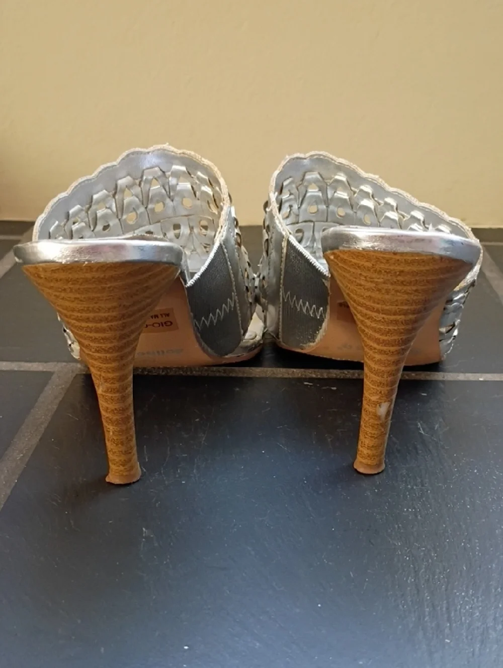 Dollhouse Metallic Silver Woven Toe-Loop Slide Mules | Size 6.5 - Picture 4 of 9